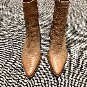 Matisse Caty ankle boots in ivory snake